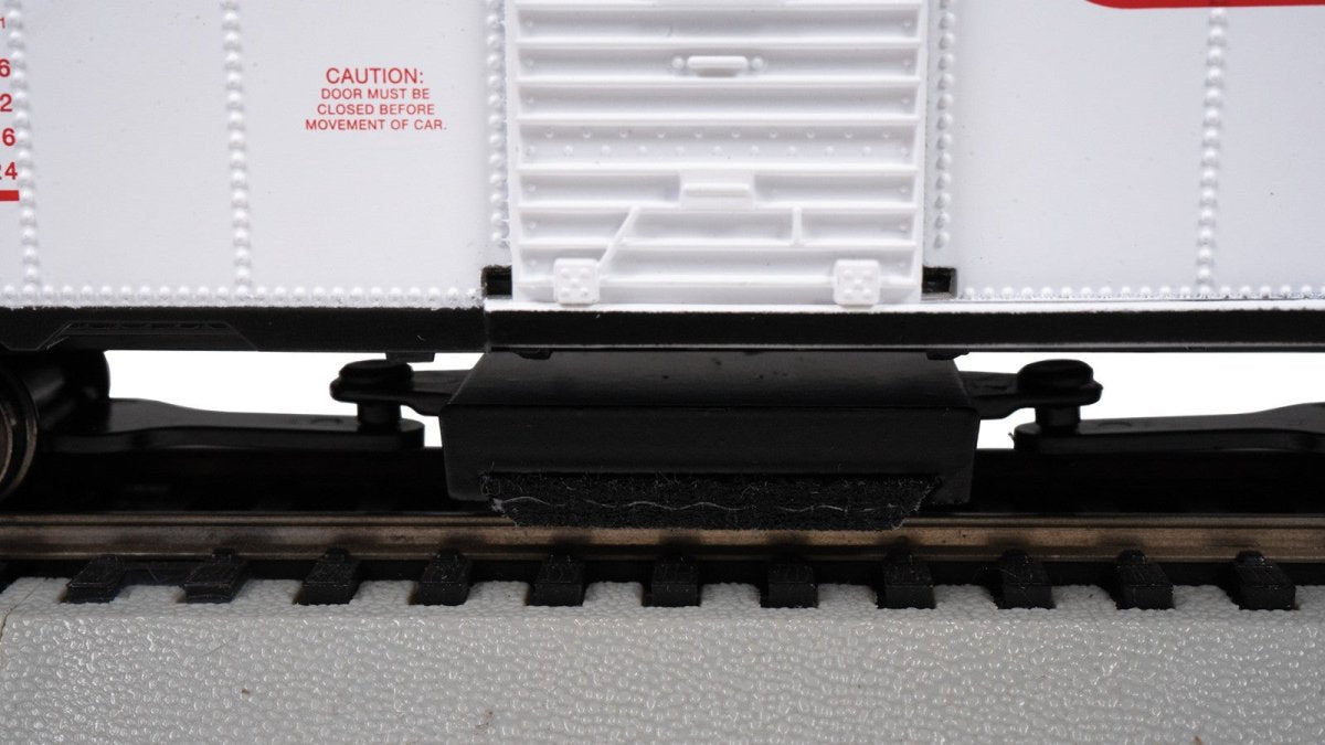 Bachmann 16323 HO Scale 40' Track Cleaning Impact Boxcar - Canadian National 87989 - Oakville Model Trains Depot