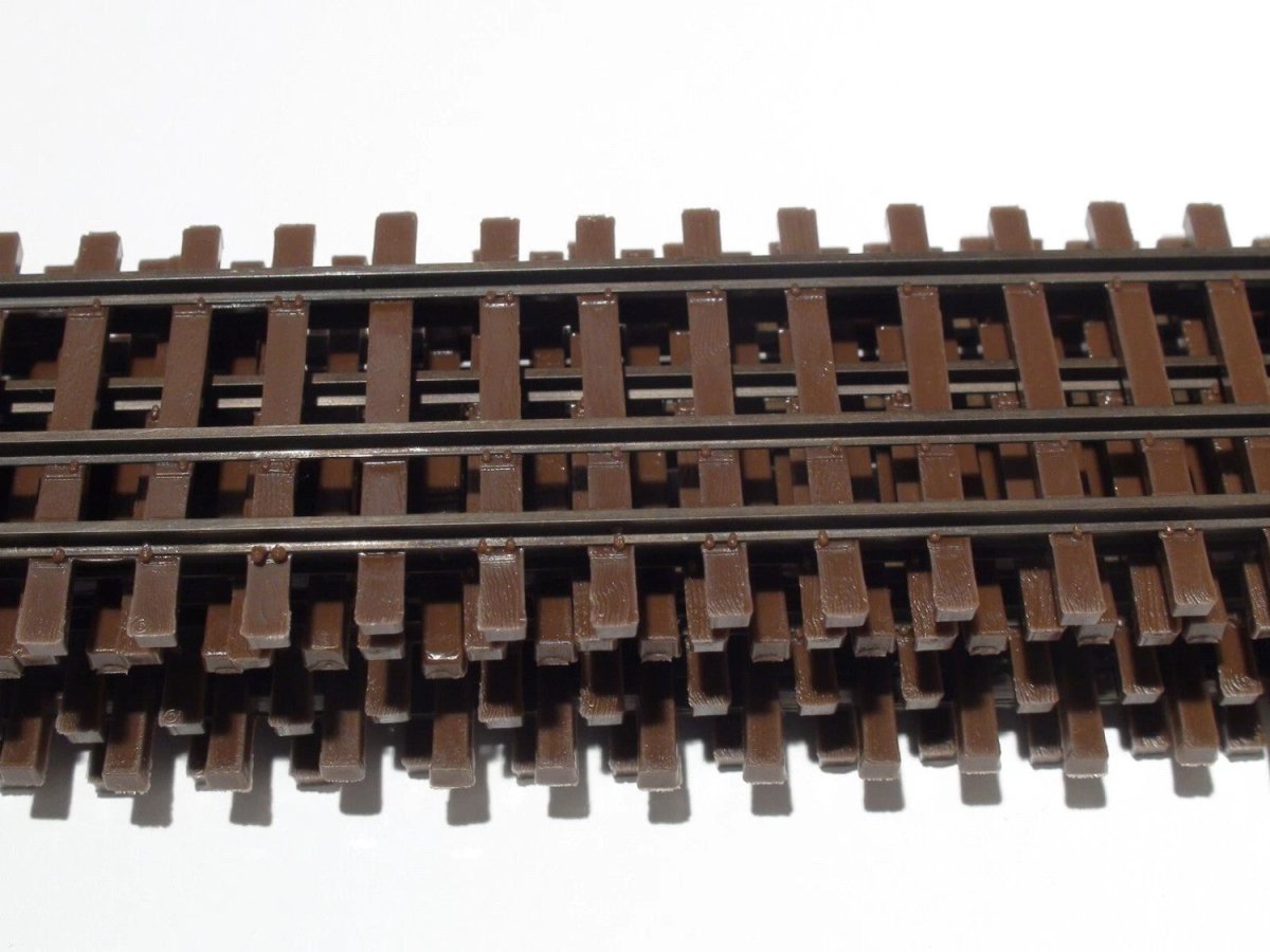 Micro Engineering 12 - 112 HO / HOn3 Dual - Gauge Code 55 Weathered Flex Track 36" / 914mm - 6 - Pack - Oakville Model Trains Depot