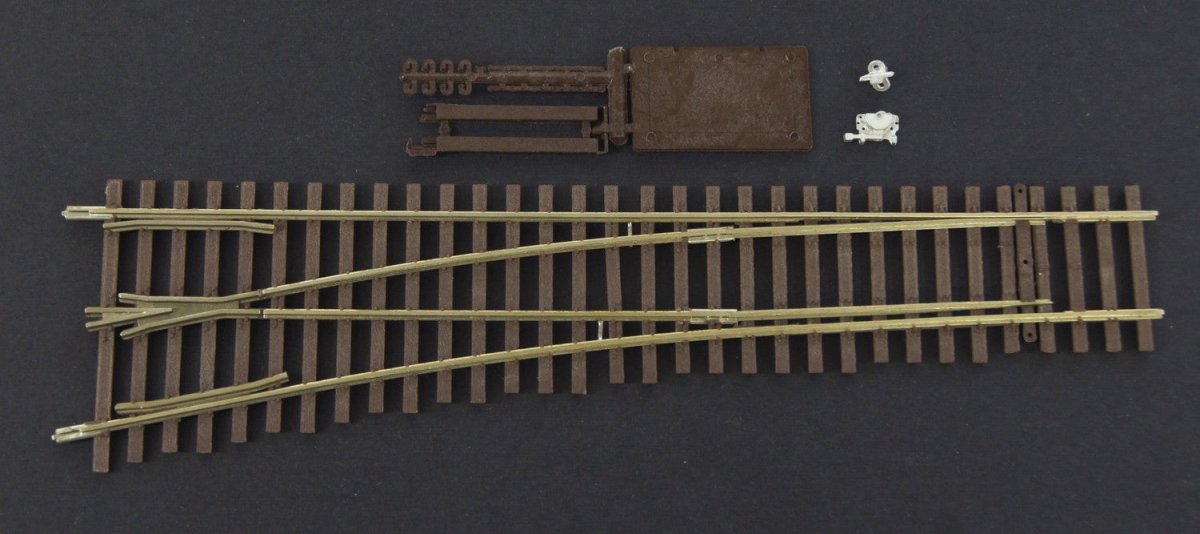 Micro Engineering 14 - 714 HO Scale Code 83 5c Lead Ladder Left - Hand Turnout (DCC - Friendly) - Oakville Model Trains Depot