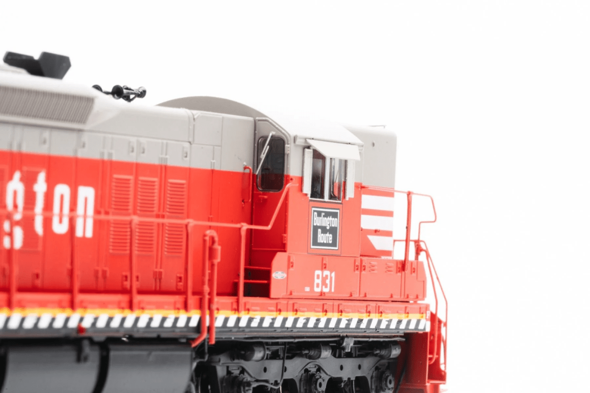 Rapido 50622 HO EMD SD9 — Chicago, Burlington & Quincy 831 (ESU LokSound DCC/Sound) - Oakville Model Trains Depot