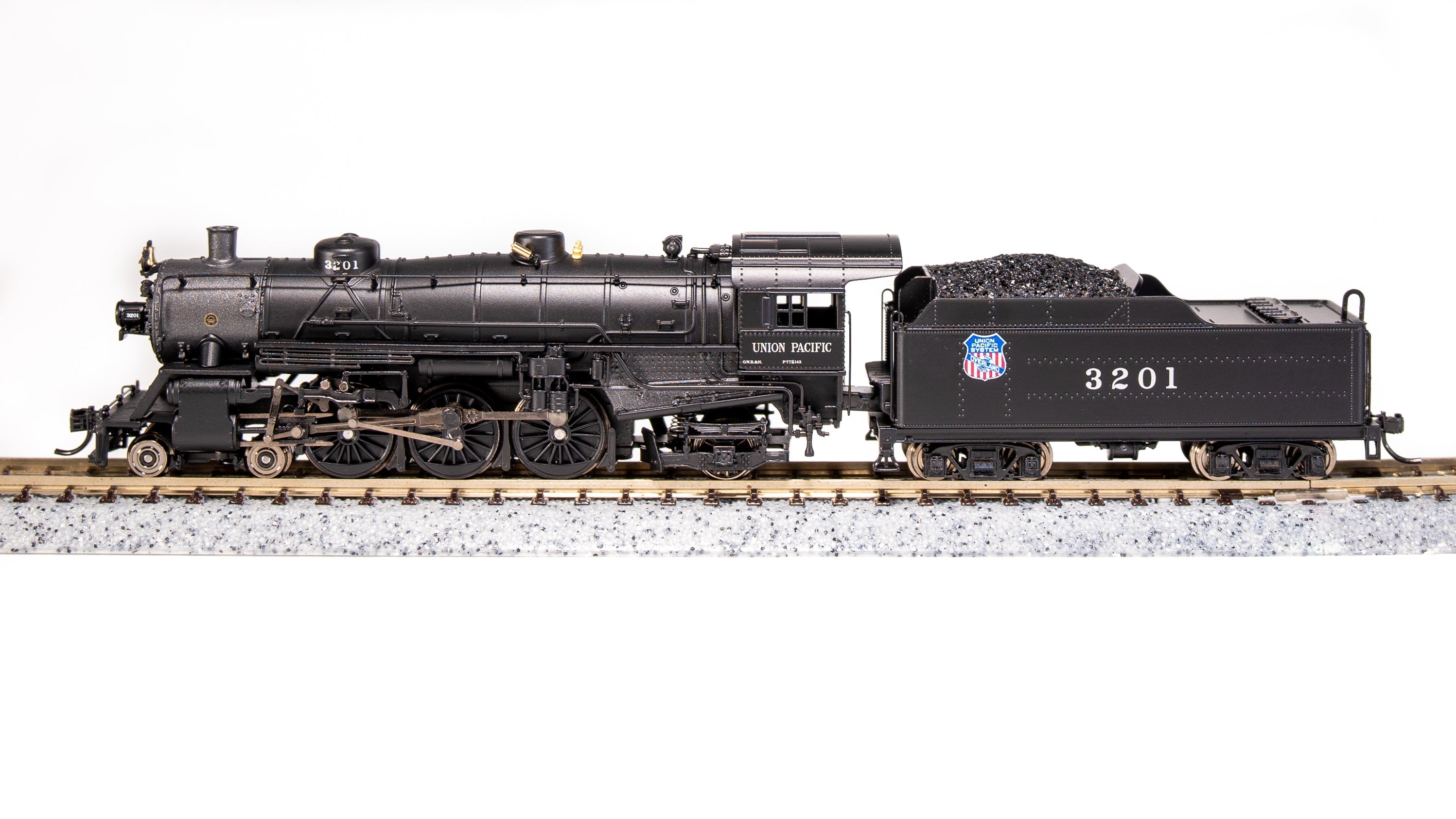 BLI 10415 N Lt Pacific 4-6-2 UP 3203 - side profile view