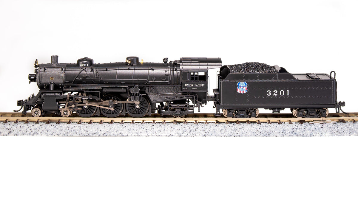 Broadway Limited Imports 10416 N Light Pacific 4-6-2, UP 3200, Overland Scheme, No-Sound / DCC-Ready, N - view 2