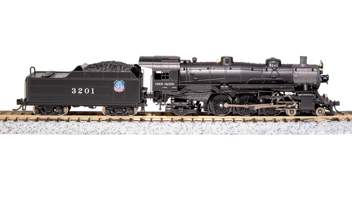 Broadway Limited Imports 10417 N Light Pacific 4-6-2, UP 3203, Overland Scheme, No-Sound / DCC-Ready, N - view 3
