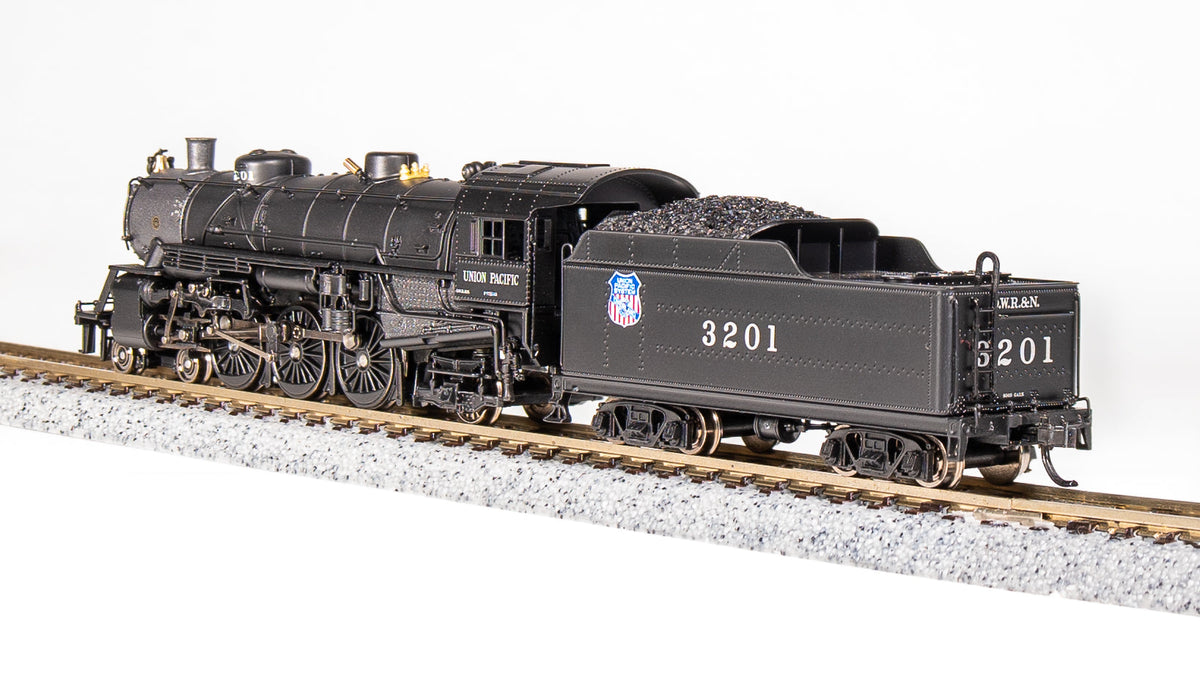 Broadway Limited Imports 10417 N Light Pacific 4-6-2, UP 3203, Overland Scheme, No-Sound / DCC-Ready, N - view 4