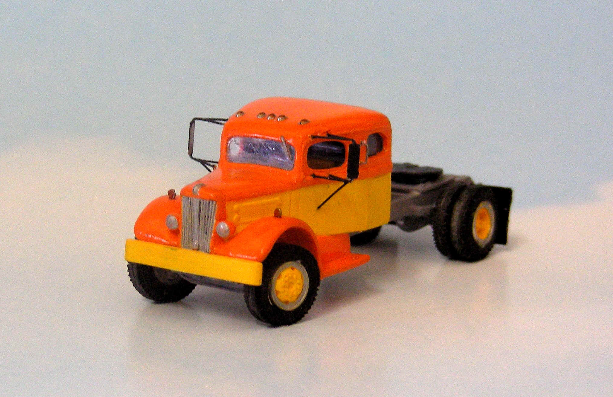 V-069 1940-58 White Super Power with Integral Sleeper Single Axle Sleeper Cab Tractor