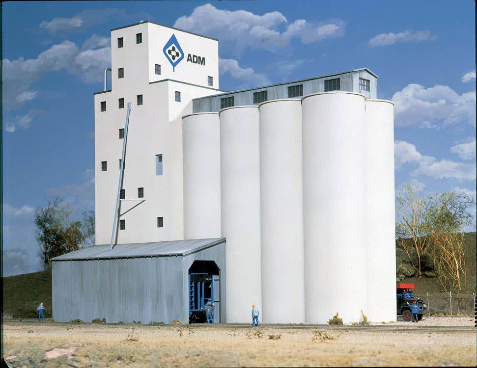 Walthers Cornerstone 3022 HO Scale ADM(R) Concrete Grain Elevator - Kit - 13-1/2 x 9 x 13-1/2" 33.7 x 23.7 x 33.7cm