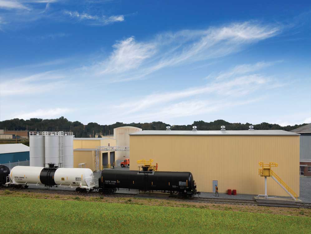 Walthers Cornerstone 4136 HO Scale Chemical Distributor - Kit