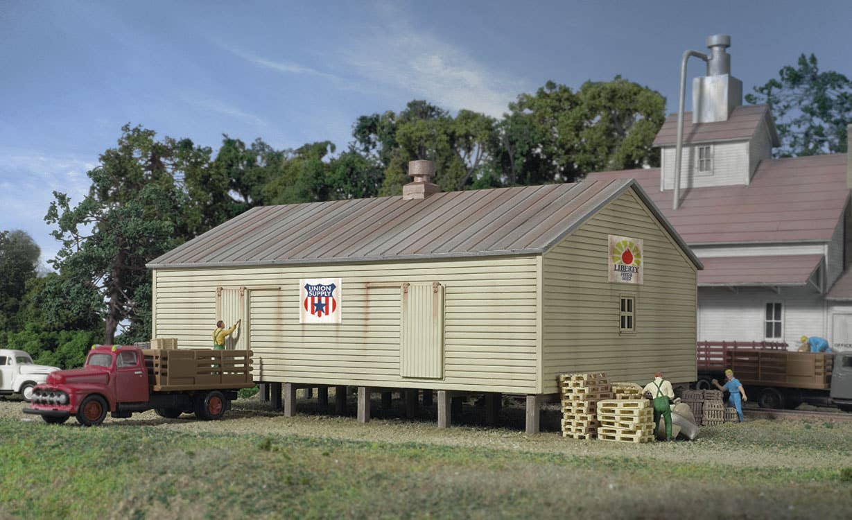 Walthers Cornerstone 3230 N Scale Co-Operative Storage Shed on Pilings - Kit - 4-1/4 x 2-3/4 x 2-1/4" 10.6 x 6.8 x 5.6cm