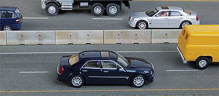 Walthers SceneMaster 4175 HO Scale Jersey Barriers - 24 Sections