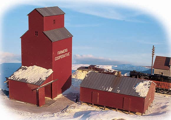 Walthers Cornerstone 3238 N Scale Farmer's Co-op Rural Grain Elevator - Kit - Elevator: 4-3/8 x 5-3/8 x 6" 11 x 13.7 x 15.2cm