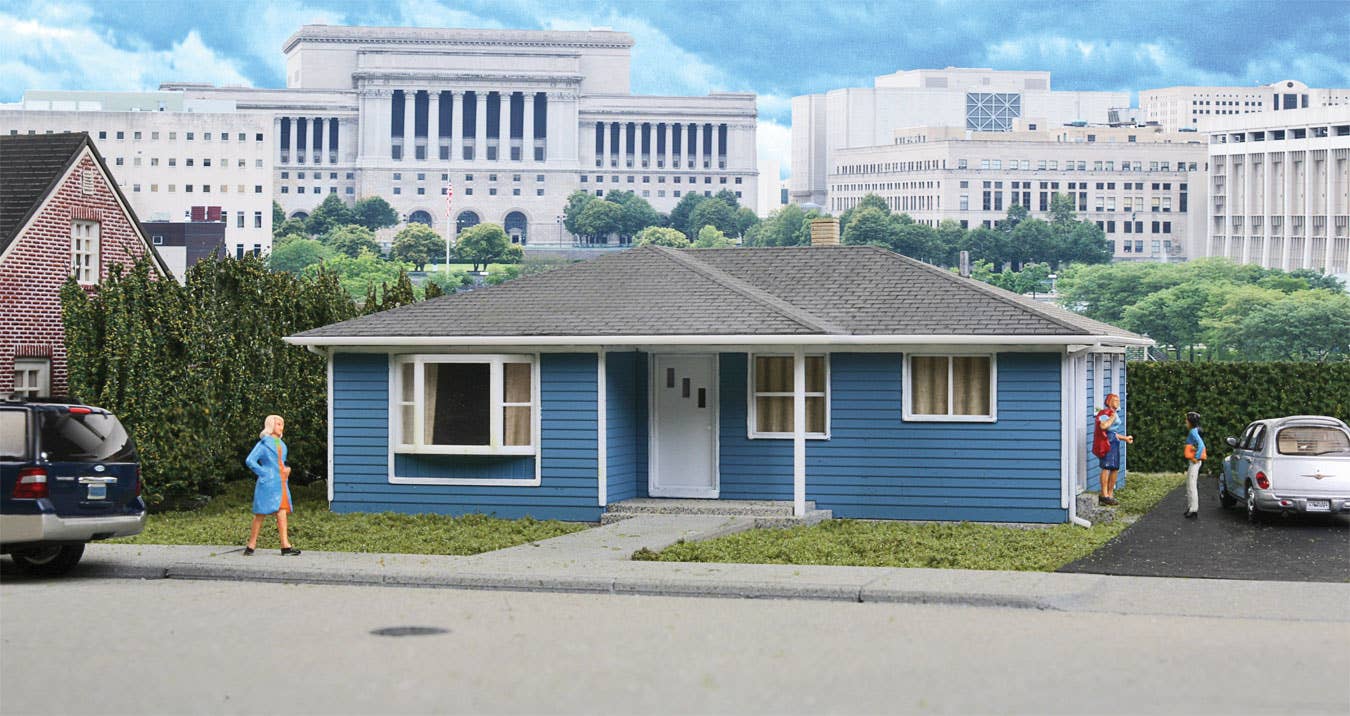 Walthers Cornerstone 3775 HO Scale Framed Ranch Tract House - Kit - 5-1/2 x 4-1/8 x 2-1/4" 13.9 x 10.4 x 5.7cm