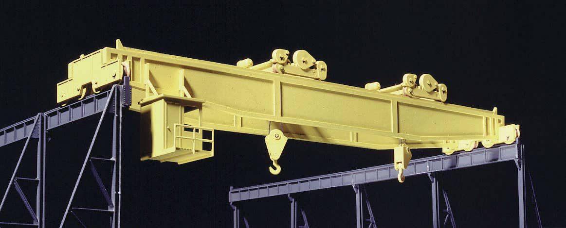 Walthers Cornerstone 3150 HO Scale Heavy-Duty Overhead Crane - Kit - 11 x 2-3/8 x 2-5/16" 27.5 x 5.9 x 5.7cm
