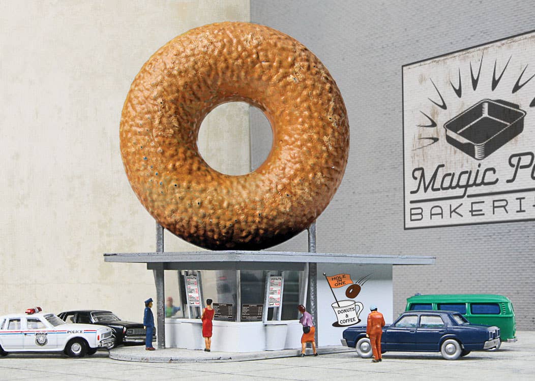 Walthers Cornerstone 3835 N Scale Hole-In-One Donut Shop - Kit - 2-7/8 x 1-1/2 x 2-7/8" 7.3 x 3.8 x 7.3cm