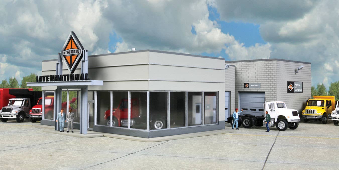 Walthers Cornerstone 4025 HO Scale International Truck Dealership - Kit - 8-7/8 x 12-1/4 x 3-7/8" 22 x 31.1 x 9.3cm