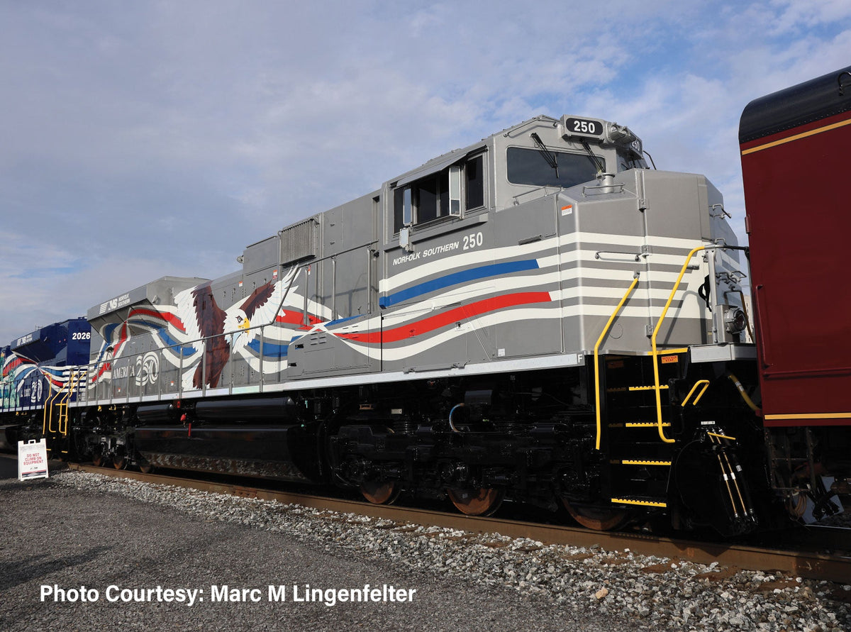 Walthers Mainline 28041432 HO Scale EMD SD70ACe Diesel, Norfolk Southern America250 "The Freedom" #250 (DCC/Sound)