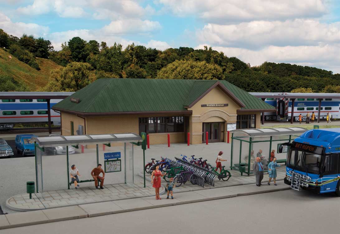 Walthers Cornerstone 3552 HO Scale Modern Bus Shelter - Kit with Accessories