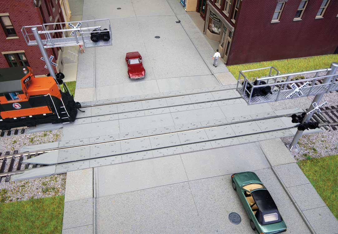 WalthersTrack 83115 HO Scale Modern Concrete Grade Crossing with Rerailer Ends - Kit