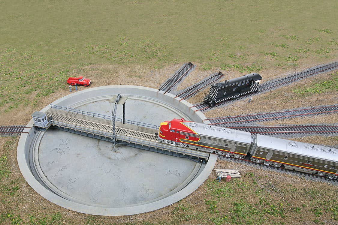 Walthers Cornerstone 2851 HO Scale Motorized 110' Turntable - Assembled - 16-7/16" 41.7cm Overall Diameter