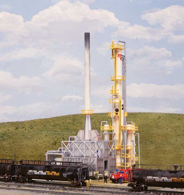 Walthers Cornerstone 3219 N Scale North Island Oil Refinery - Kit - 8-1/16 x 5" 20.5 x 12.7cm