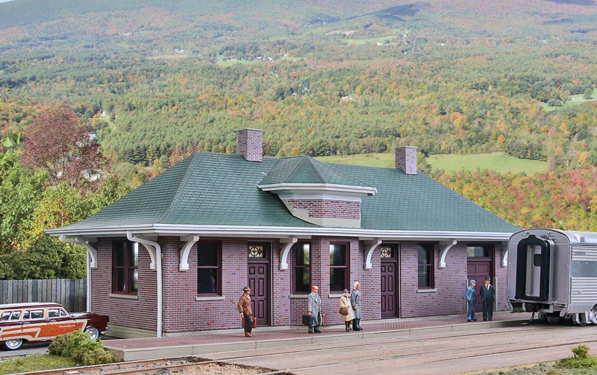 Walthers Cornerstone 4054 HO Scale Pella Depot - Kit - 12 x 5 x 3-1/2" 30 x 12.7 x 8.8cm