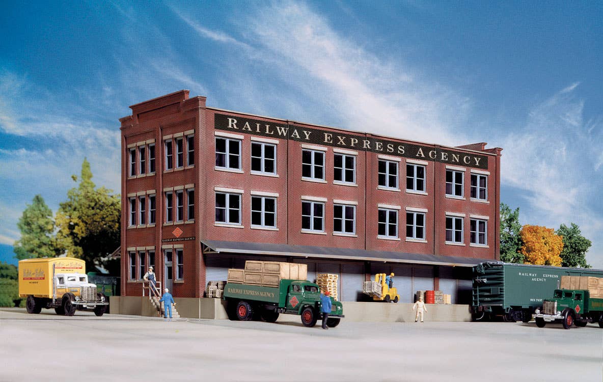 Walthers Cornerstone 3095 HO Scale Railway Express Agency (REA) Transfer Building - Kit - 13-1/8 x 6-1/8 x 6-3/8" 32.8 x 15.5 x 15.9cm