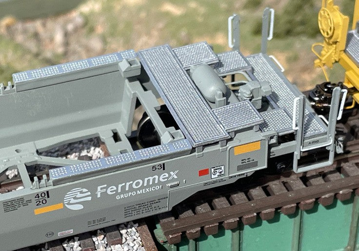 Rapido HO Gunderson 53' Husky Stack well car pre-production sample