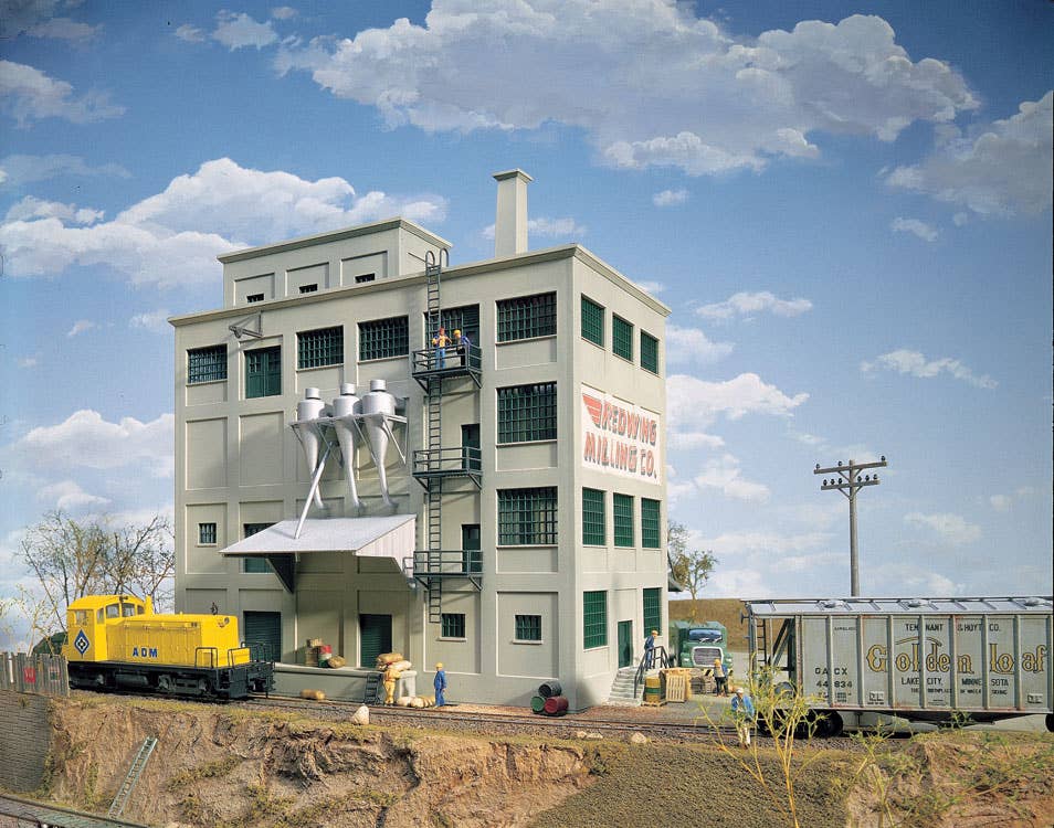 Walthers Cornerstone 3026 HO Scale Red Wing Milling Co. - Kit - 8 x 11 x 10-3/8" 20.3 x 28 x 26.4cm