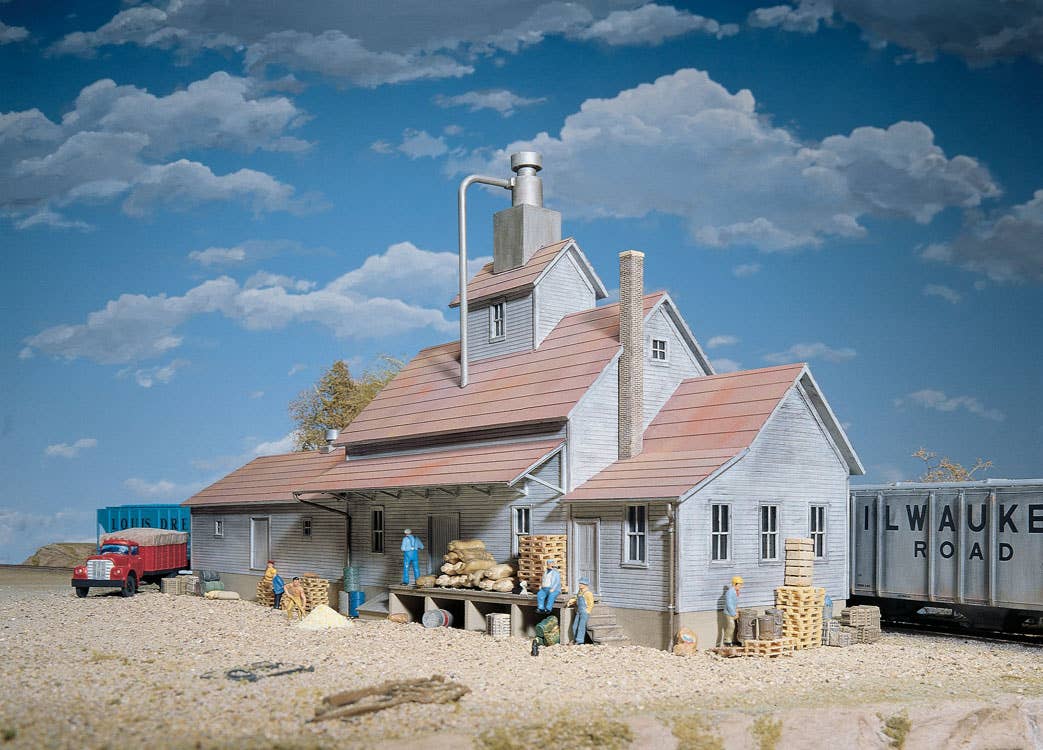 Walthers Cornerstone 3061 HO Scale Sunrise Feed Mill - Kit - 15-1/8 x 4 x 7-3/4" 37.8 x 10 x 19.3cm