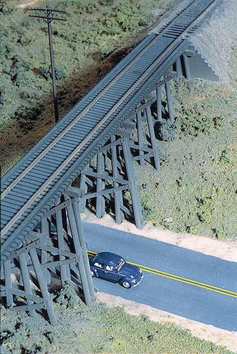 Walthers Cornerstone 3147 HO Scale Trestle w/Deck Girder Bridge - Kit - 15-1/2 x 4 x 4" 38.7 x 10 x 10cm