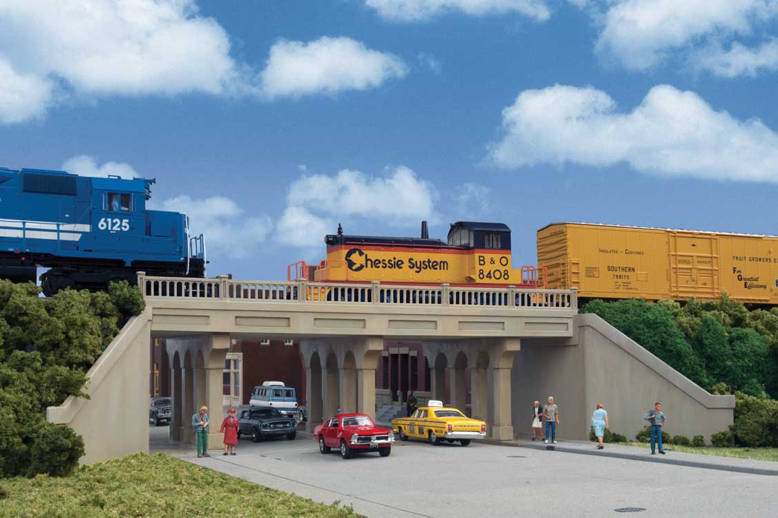 Walthers Cornerstone 4560 HO Scale Urban Concrete Overpass - Kit
