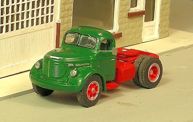 V-304 1940-49 REO Speedwagon Single Axle Day Cab Tractor