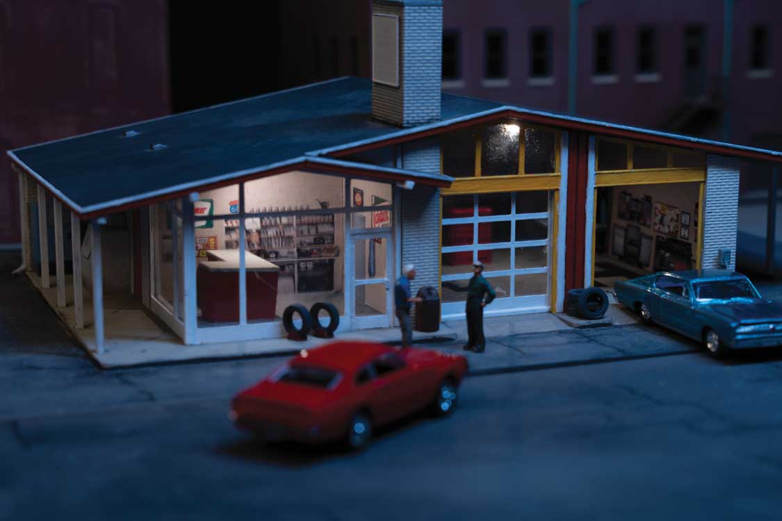 Walthers Cornerstone B3541 HO Scale Vintage Gas Station with Spaces(TM) Interior - Structure Kit with Interior Lighting and Detail Insert