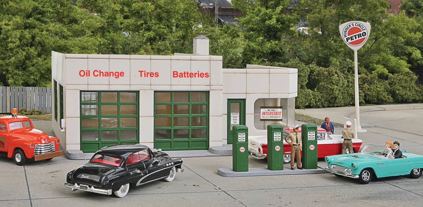 Walthers Cornerstone 3479 HO Scale Winner's Circle Petro - Kit - 4 x 6 x 2-1/16" 10 x 15 x 5.8cm